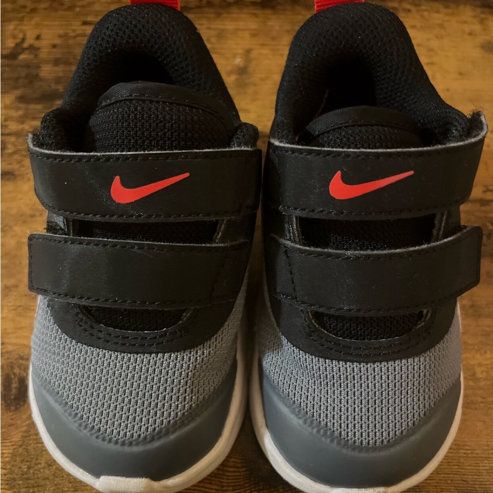Baby Nike Omni Sneakers